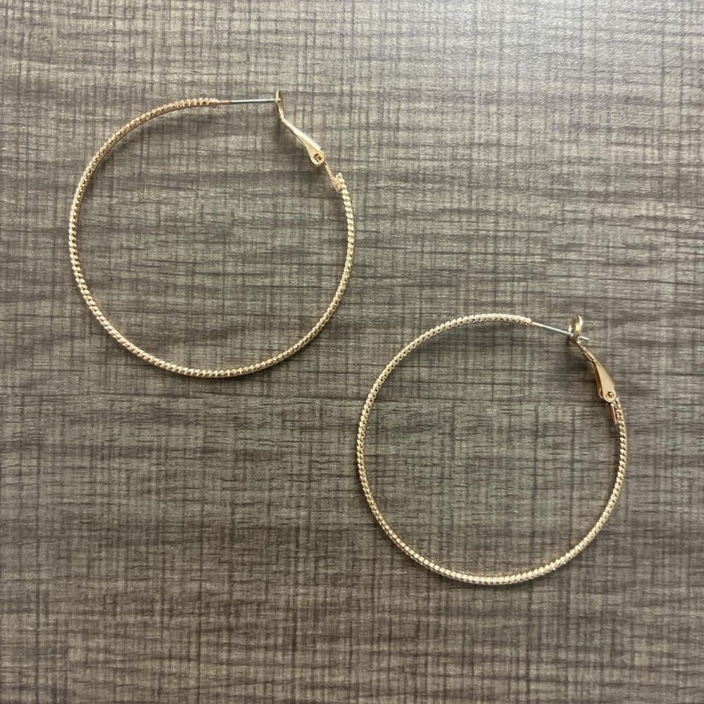 Windsor textured gold hoop earrings  // Never worn